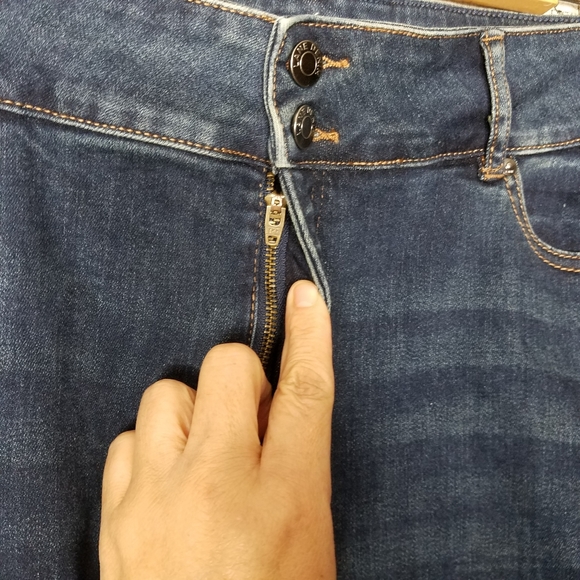 Lane Bryant High Rise Skinny Tighter Tummy Tech Jeans Womens Size 18S.Waist ap - Picture 4 of 9